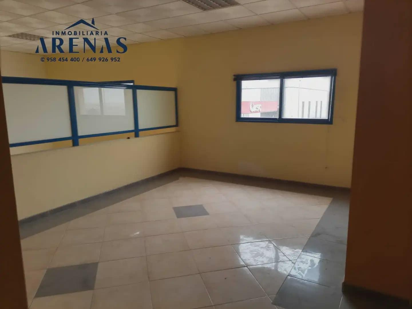 Office for sale in Fuente Vaqueros - € 130,000 (Ref: 10047681)