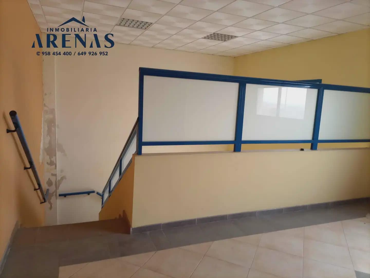 Office for sale in Fuente Vaqueros - € 130,000 (Ref: 10047681)