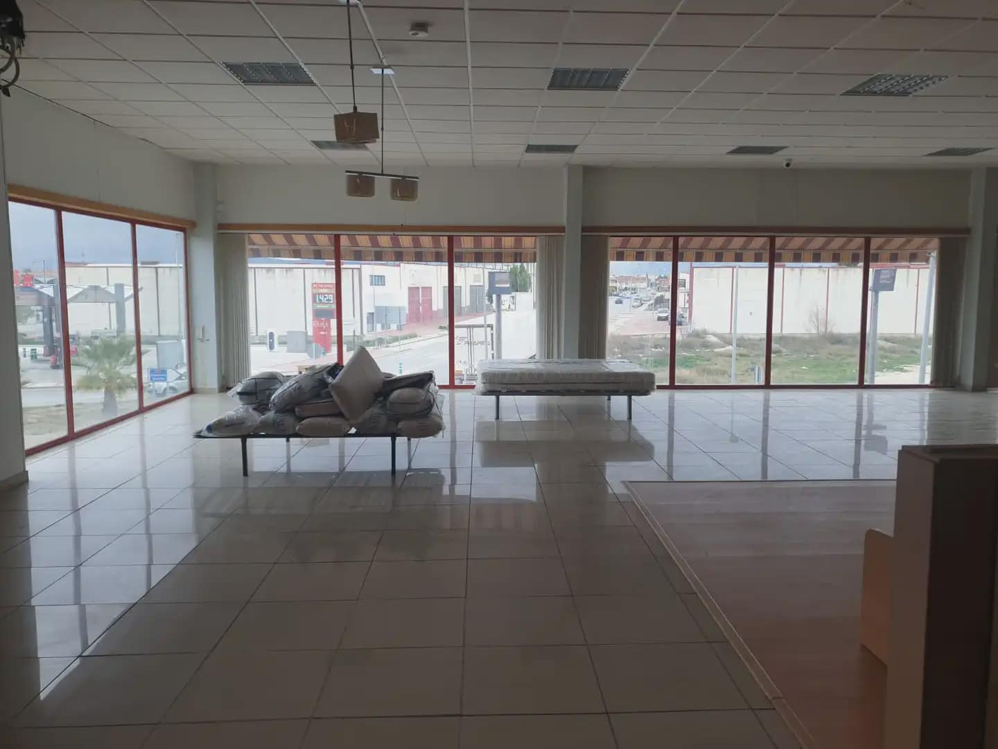 Commercial for rent in Chauchina - € 3,000 (Ref: 10047685)