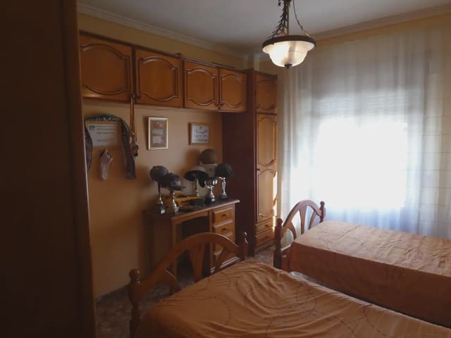 Casa de 3 habitaciones en Pinos Puente en venta - 138.000 € (Ref: 10047689)