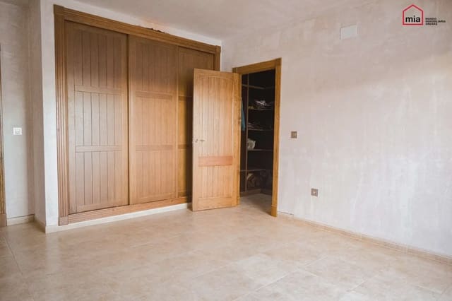 4 soveværelse Byhus til salg i Alomartes, Illora - € 178.000 (Ref: 10047691)