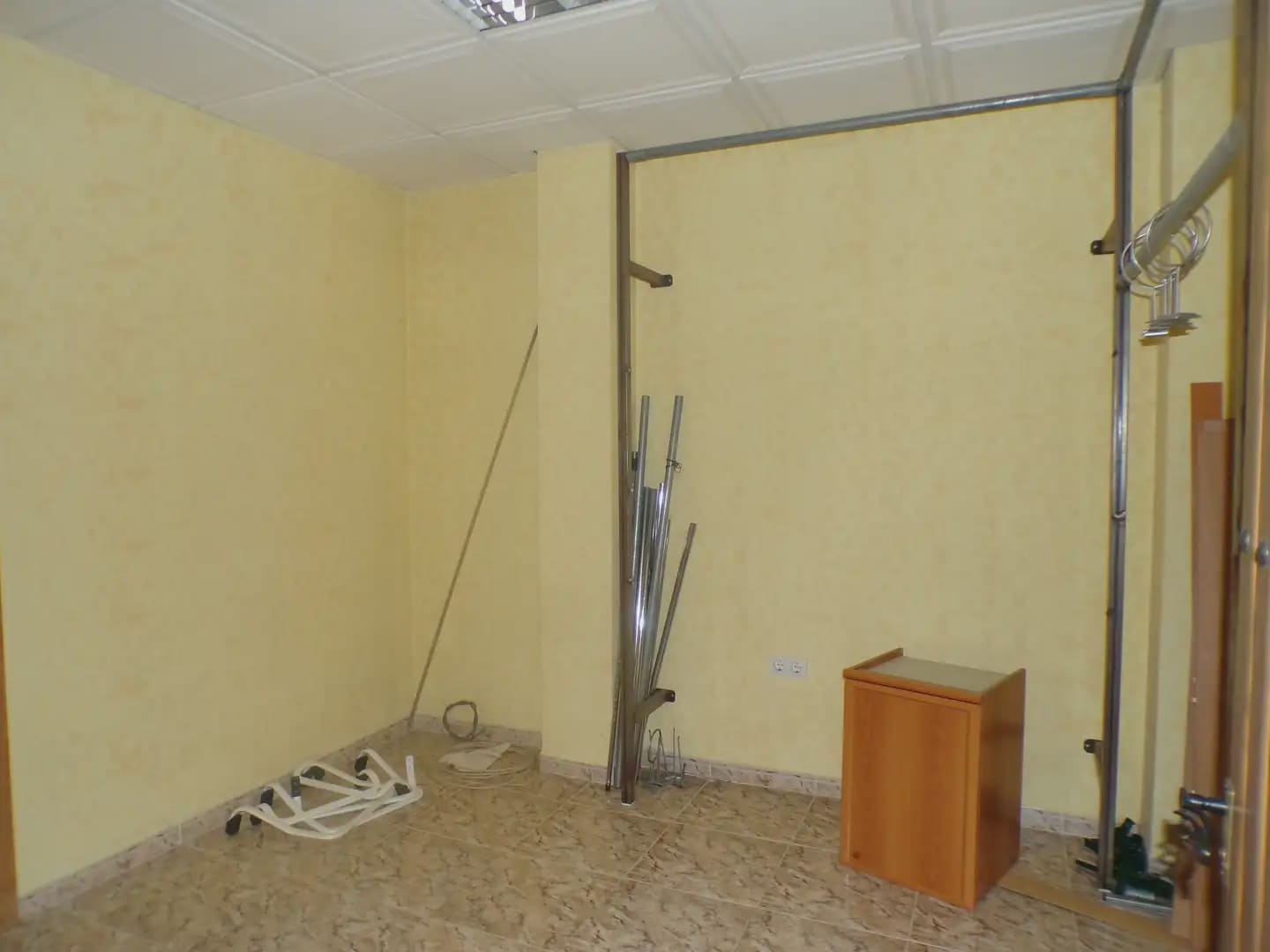 Commercial for sale in Fuente Vaqueros - € 56,000 (Ref: 10047700)
