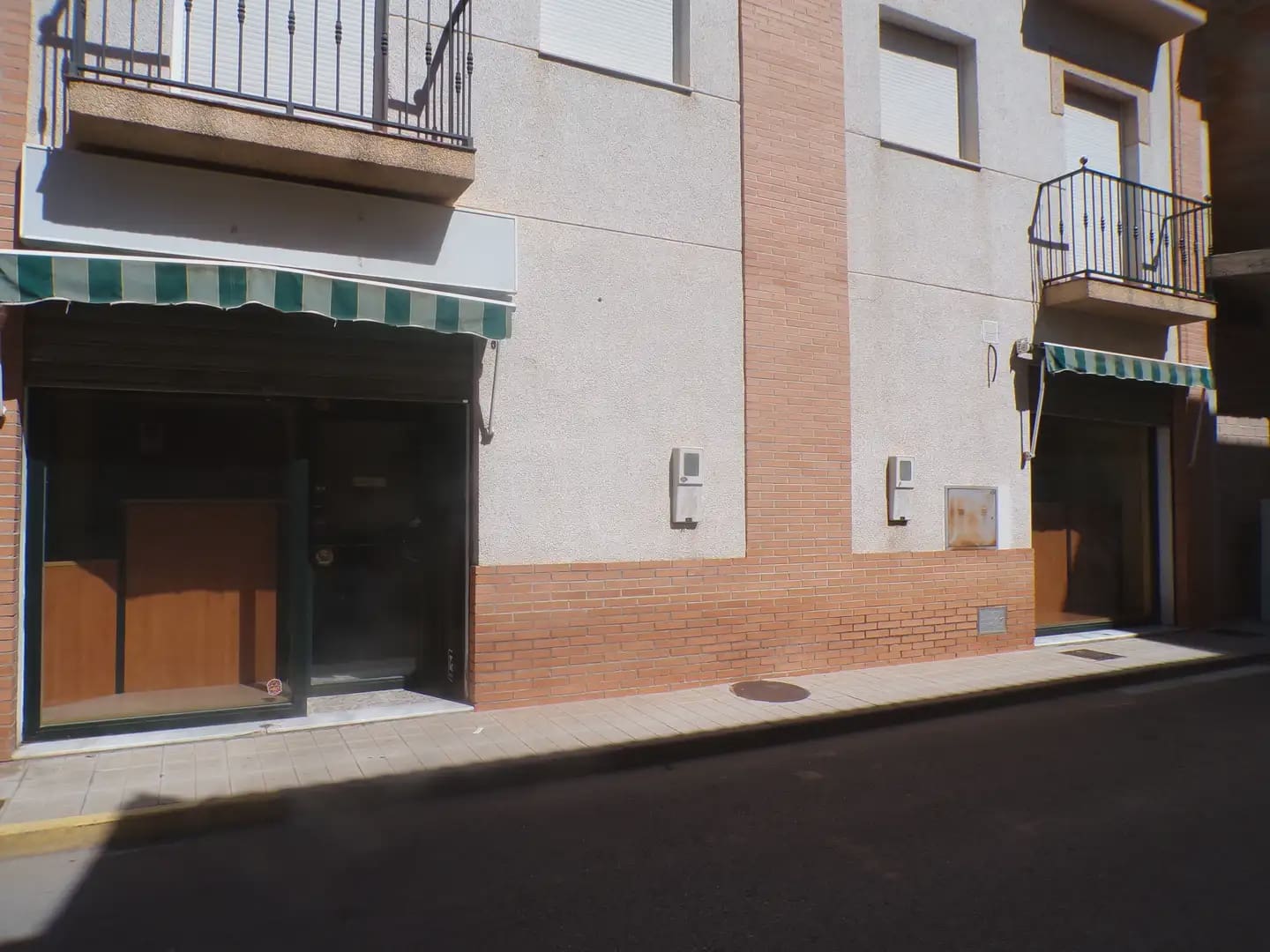 Commercial for sale in Fuente Vaqueros - € 56,000 (Ref: 10047700)