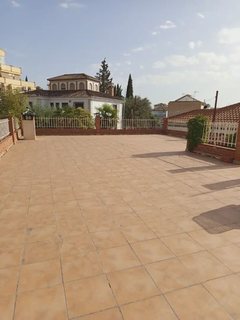 5 bedroom Villa for sale in La Zubia with pool garage - € 560,000 (Ref: 10047702)