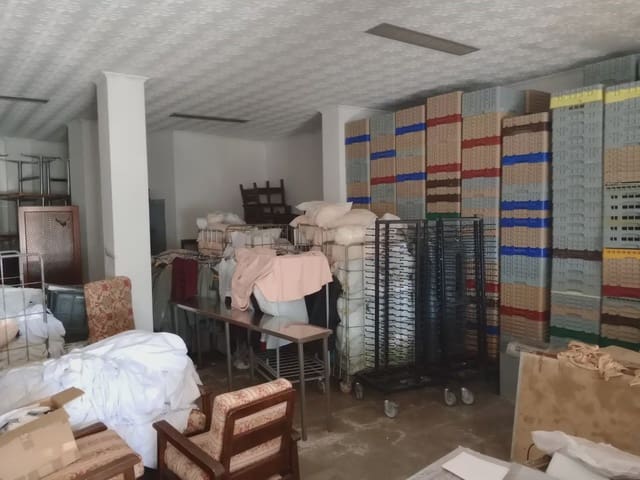 Kaupallinen myytävänä paikassa Pinos Puente - 72 000 € (Ref: 10047713)