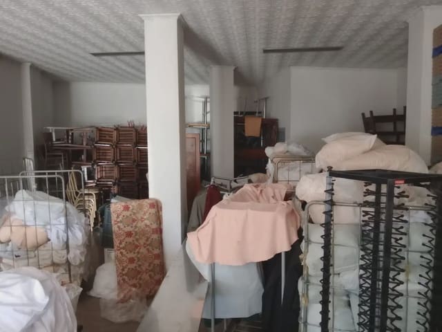 Kaupallinen myytävänä paikassa Pinos Puente - 72 000 € (Ref: 10047713)