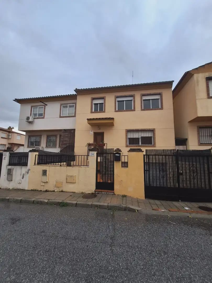3 bedroom Townhouse for sale in Las Gabias - € 172,000 (Ref: 10047788)