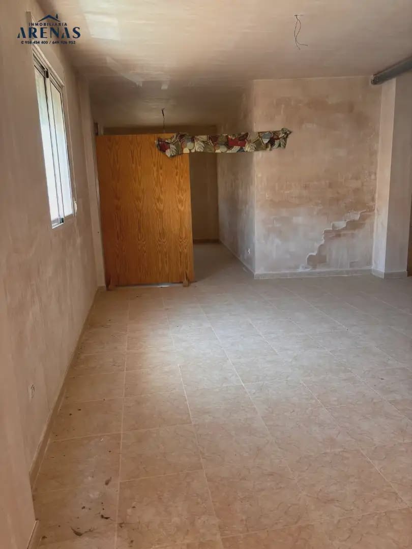 4 makuuhuone Omakotitalo myytävänä paikassa Illora - 69 800 € (Ref: 10047791)