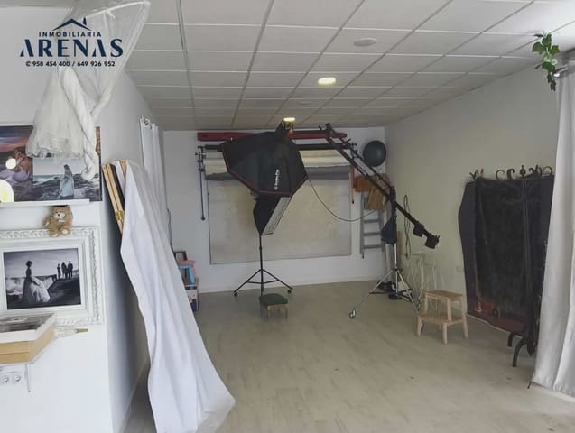Kaupallinen myytävänä paikassa Pinos Puente - 90 000 € (Ref: 10047796)