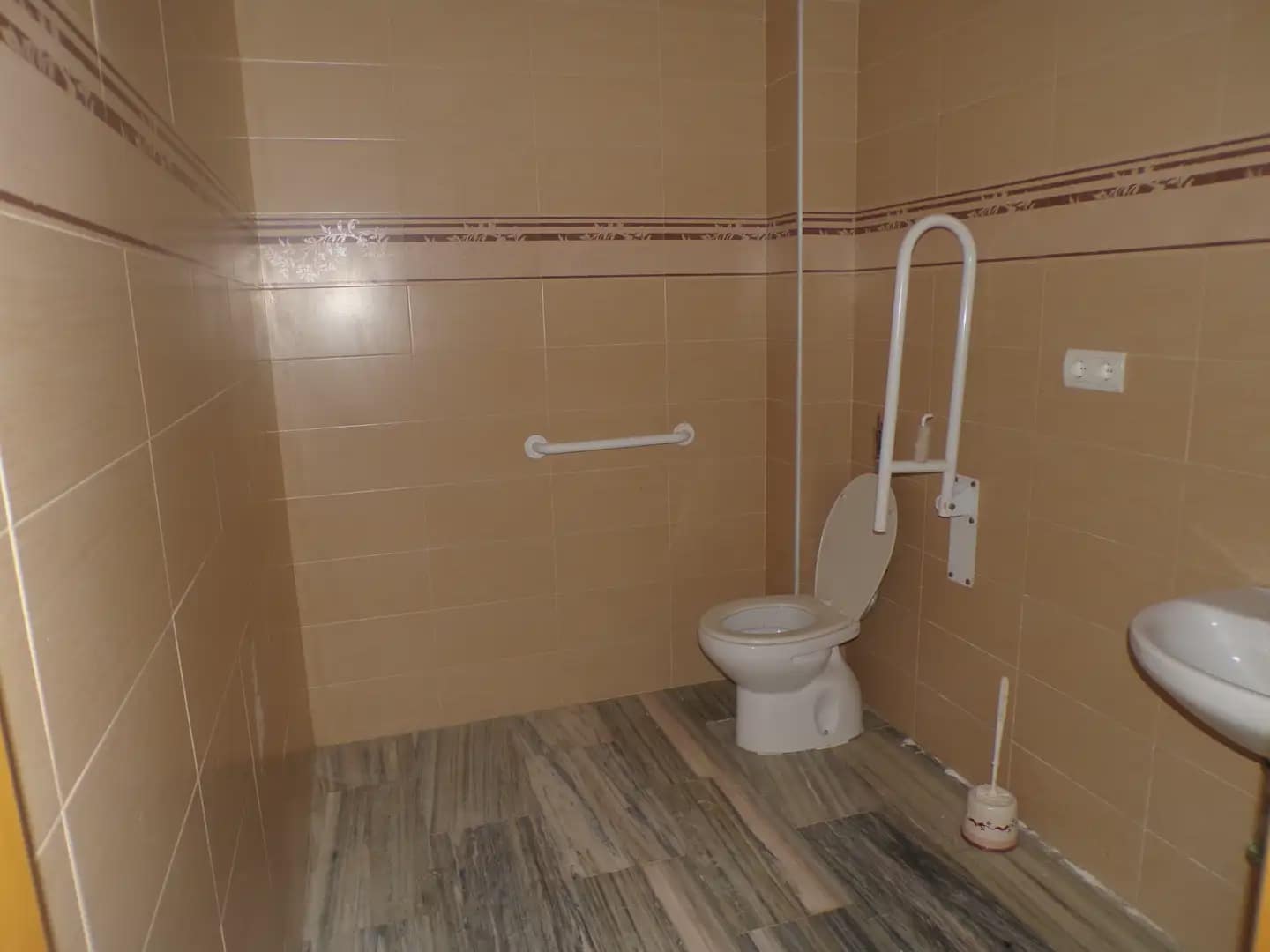 Local Comercial en Pinos Puente en alquiler - 800 € (Ref: 10073081)