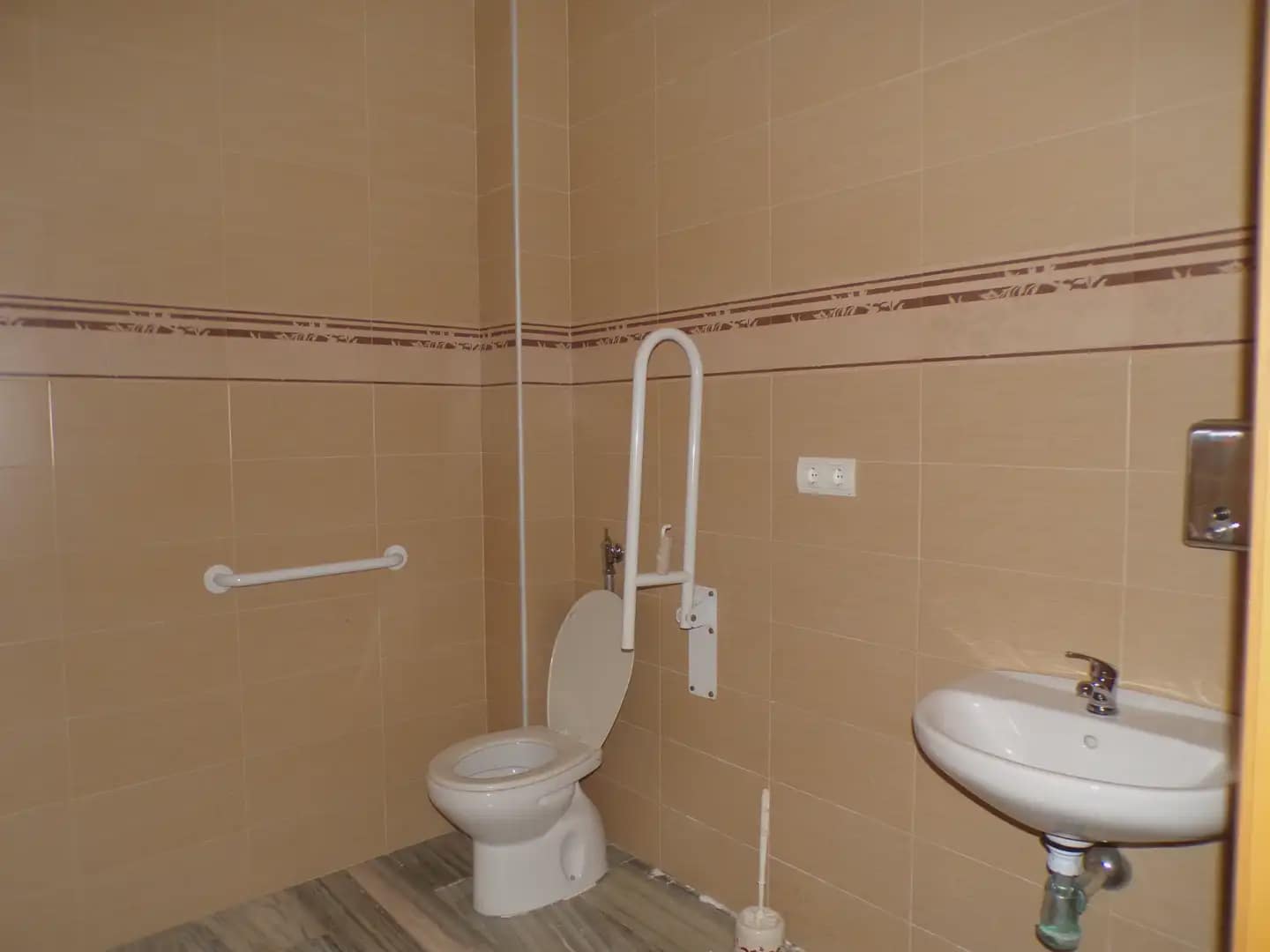 Local Comercial en Pinos Puente en alquiler - 800 € (Ref: 10073081)