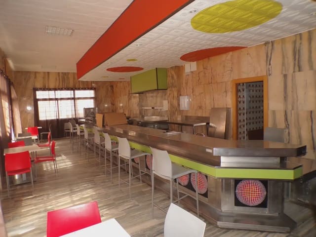 Local Comercial en Pinos Puente en alquiler - 800 € (Ref: 10073081)
