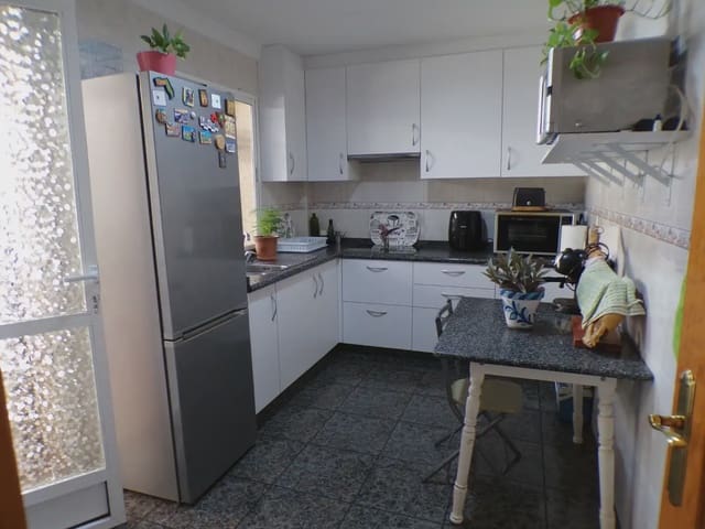 4 soveværelse Byhus til salg i Atarfe med garage - € 269.500 (Ref: 10160180)