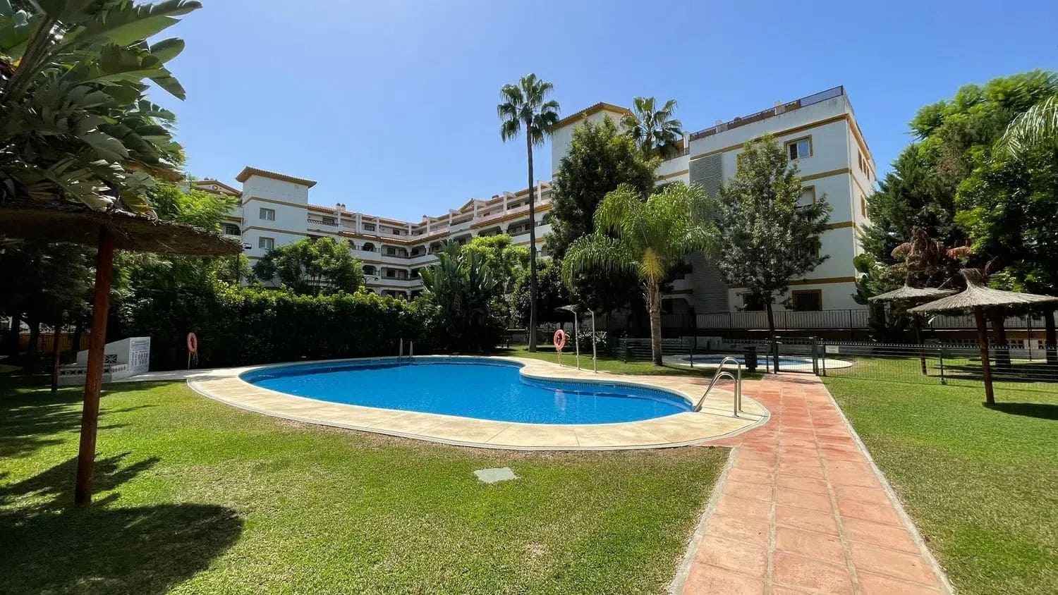2 bedroom Apartment for sale in Las Lagunas de Mijas with pool garage - € 300,000 (Ref: 10059607)