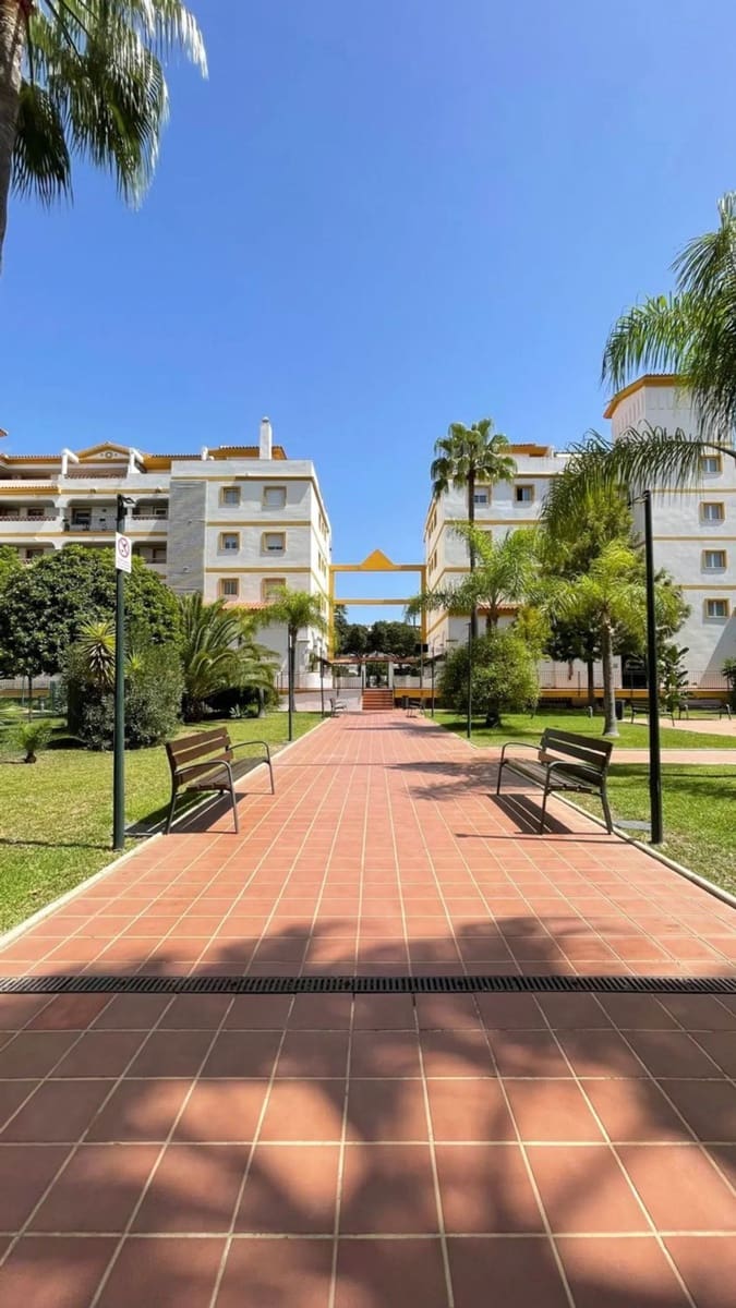2 bedroom Apartment for sale in Las Lagunas de Mijas with pool garage - € 300,000 (Ref: 10059607)