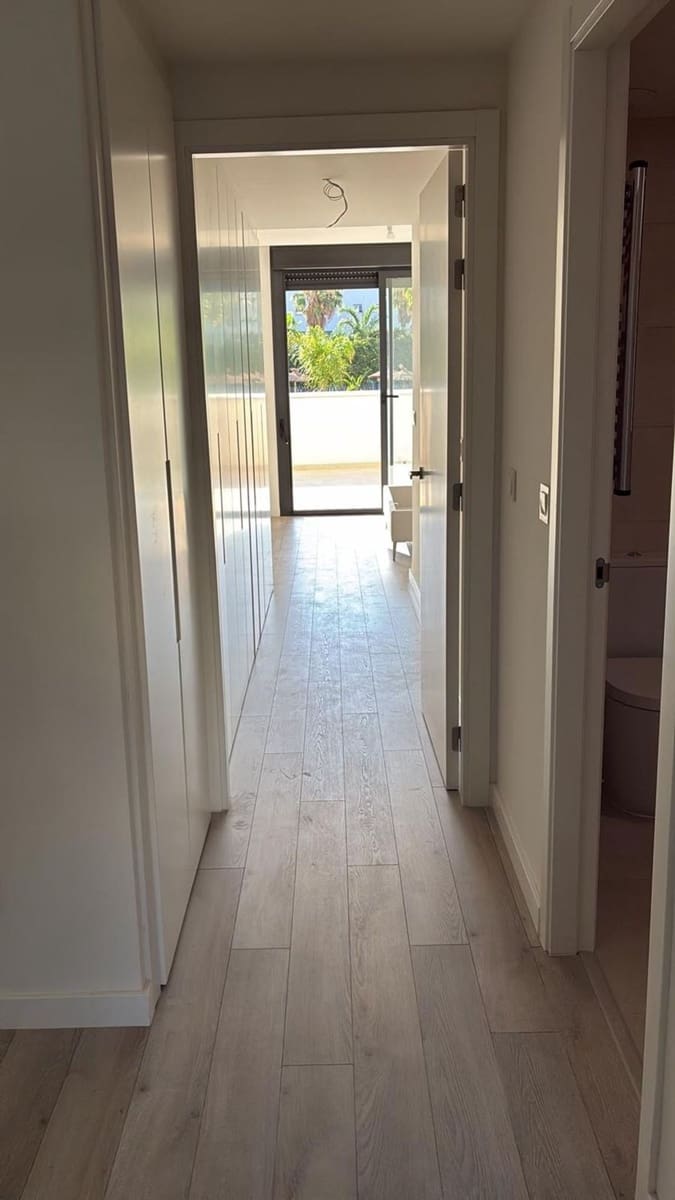 2 soverom Leilighet til leie i Torremolinos med svømmebasseng garasje - € 2 200 (Ref: 10059612)