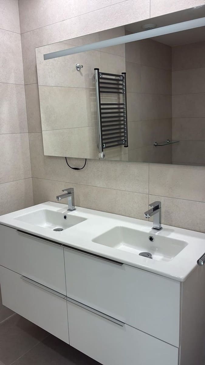 2 soverom Leilighet til leie i Torremolinos med svømmebasseng garasje - € 2 200 (Ref: 10059612)