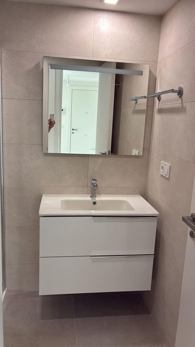 2 soverom Leilighet til leie i Torremolinos med svømmebasseng garasje - € 2 200 (Ref: 10059612)