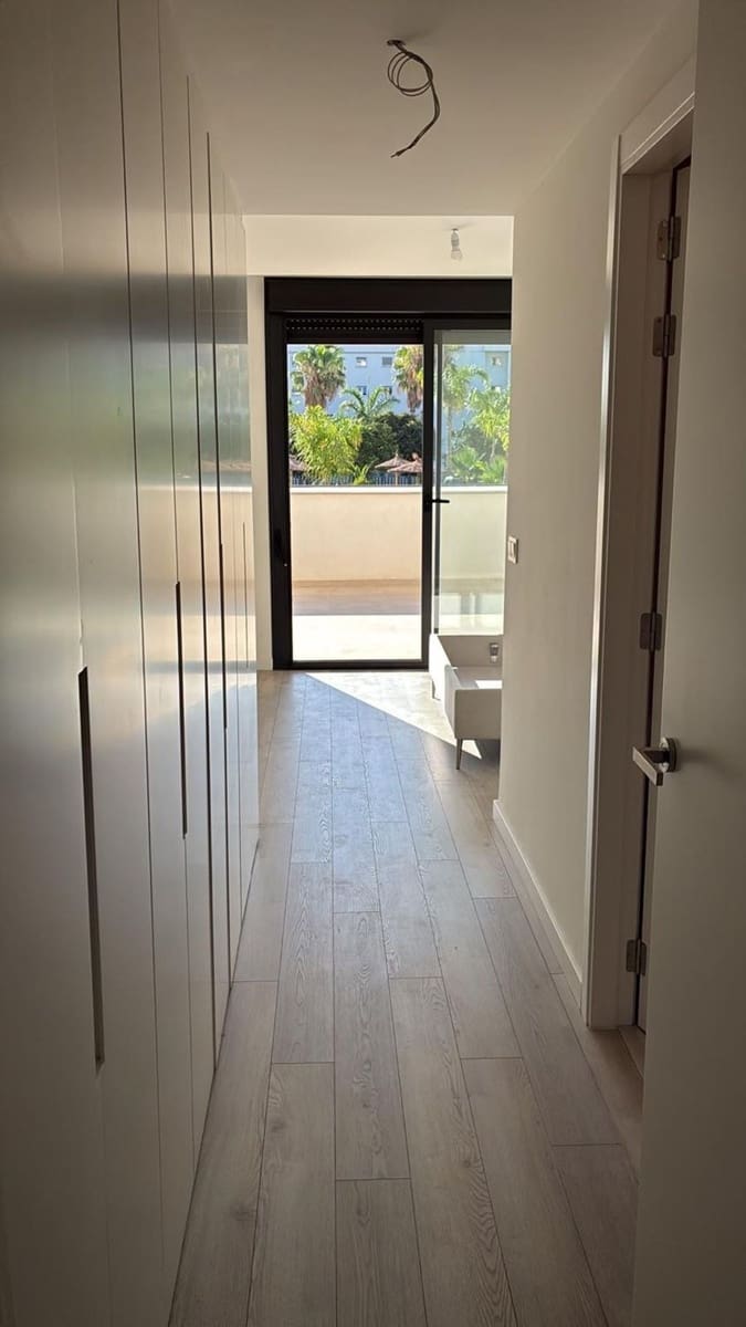 2 soverom Leilighet til leie i Torremolinos med svømmebasseng garasje - € 2 200 (Ref: 10059612)