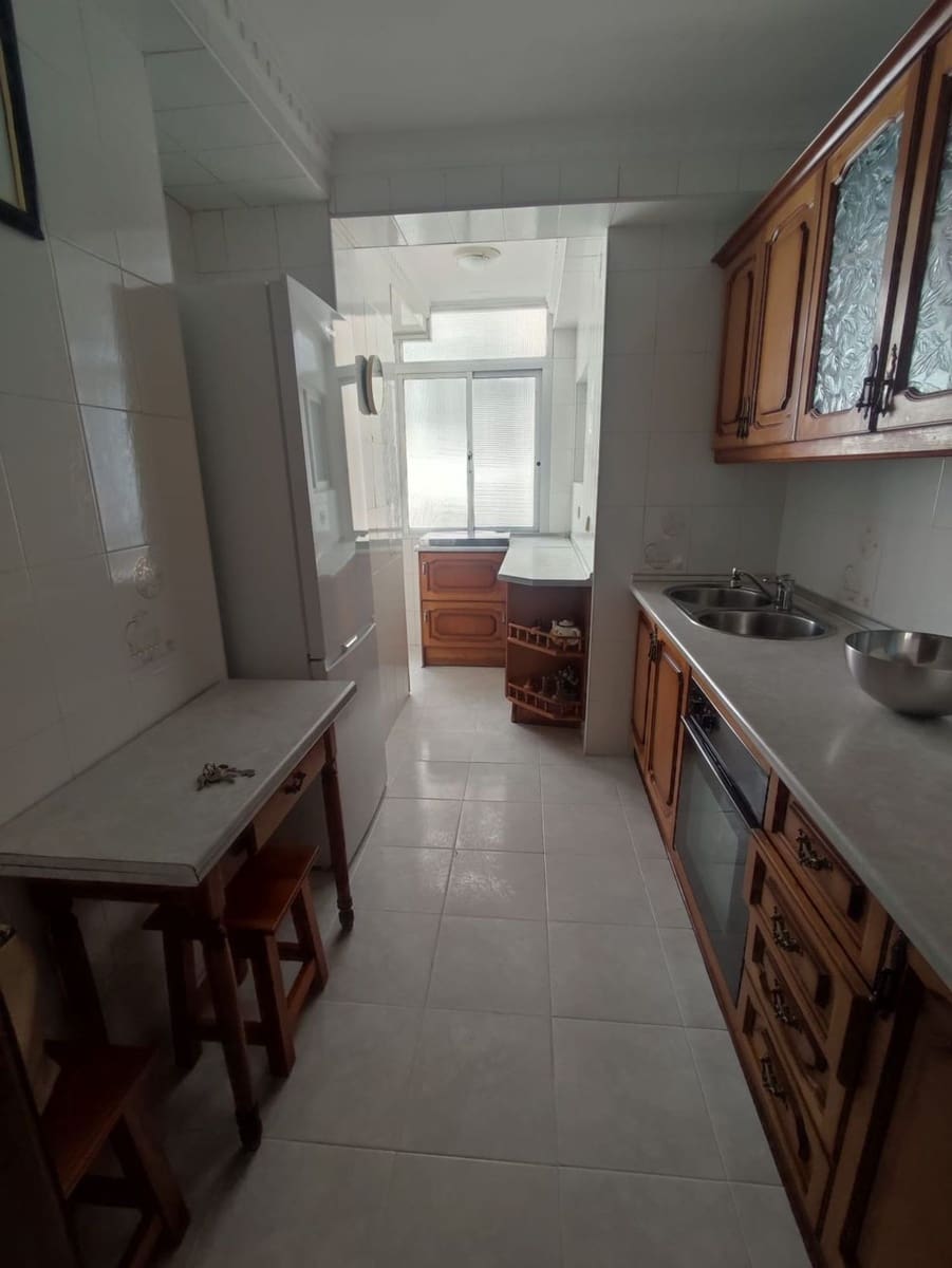 3 sypialnia Apartament do wynajęcia w Miasto Malaga z garażem - 1 050 € (Ref: 10059614)