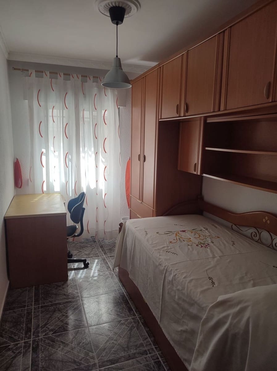 3 sypialnia Apartament do wynajęcia w Miasto Malaga z garażem - 1 050 € (Ref: 10059614)