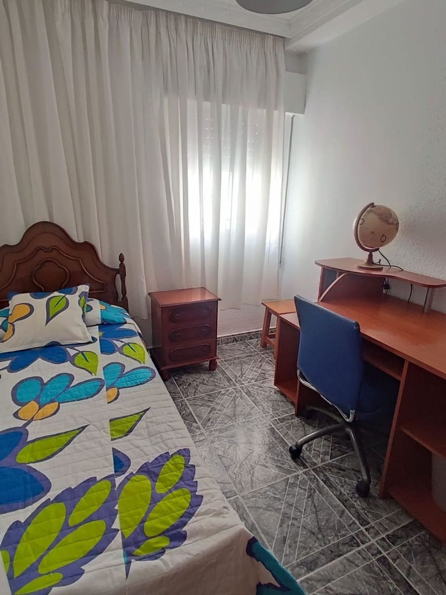 3 sypialnia Apartament do wynajęcia w Miasto Malaga z garażem - 1 050 € (Ref: 10059614)