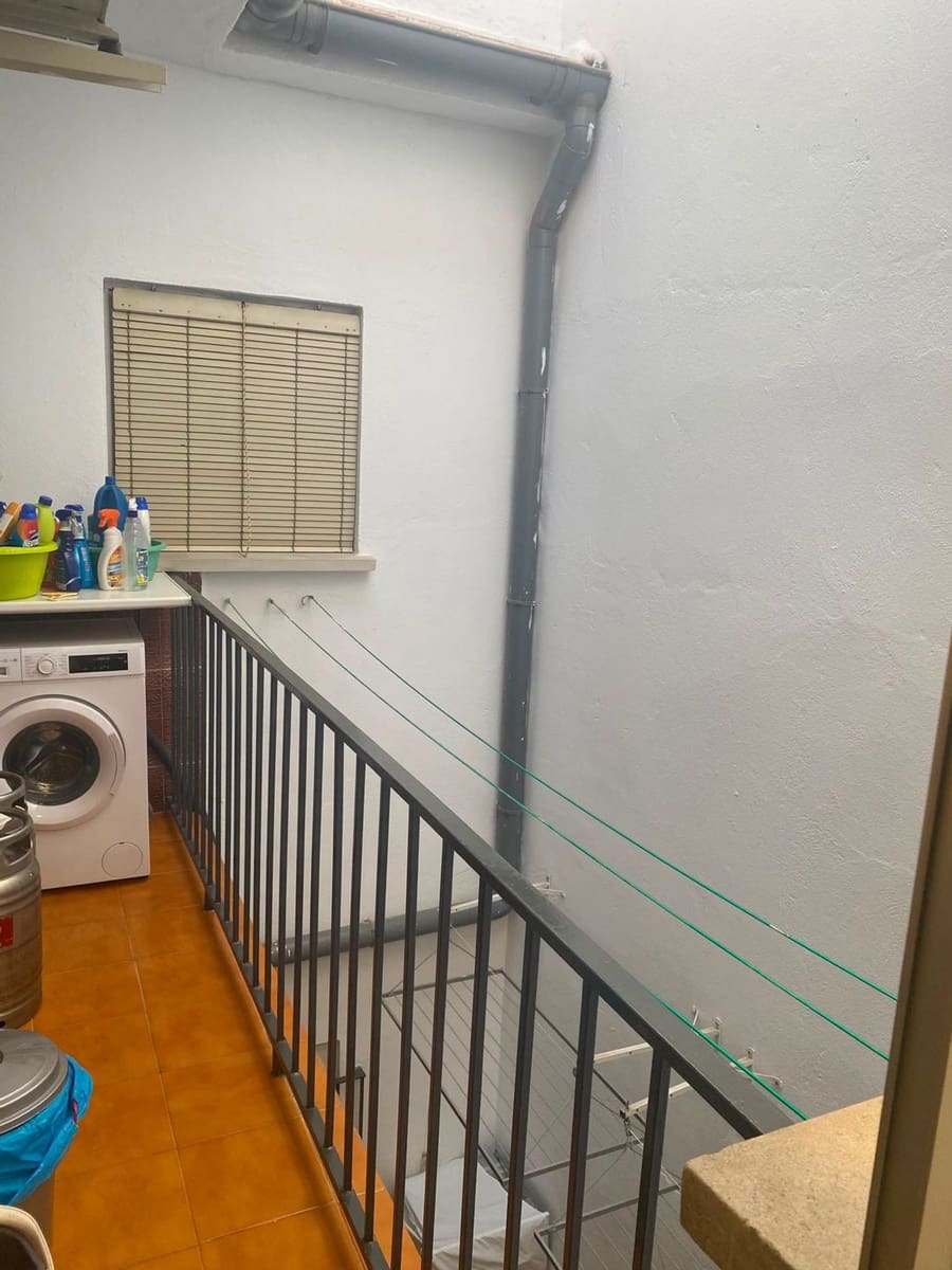 3 soverom Leilighet til leie i Malaga by med garasje - € 1 500 (Ref: 10059618)