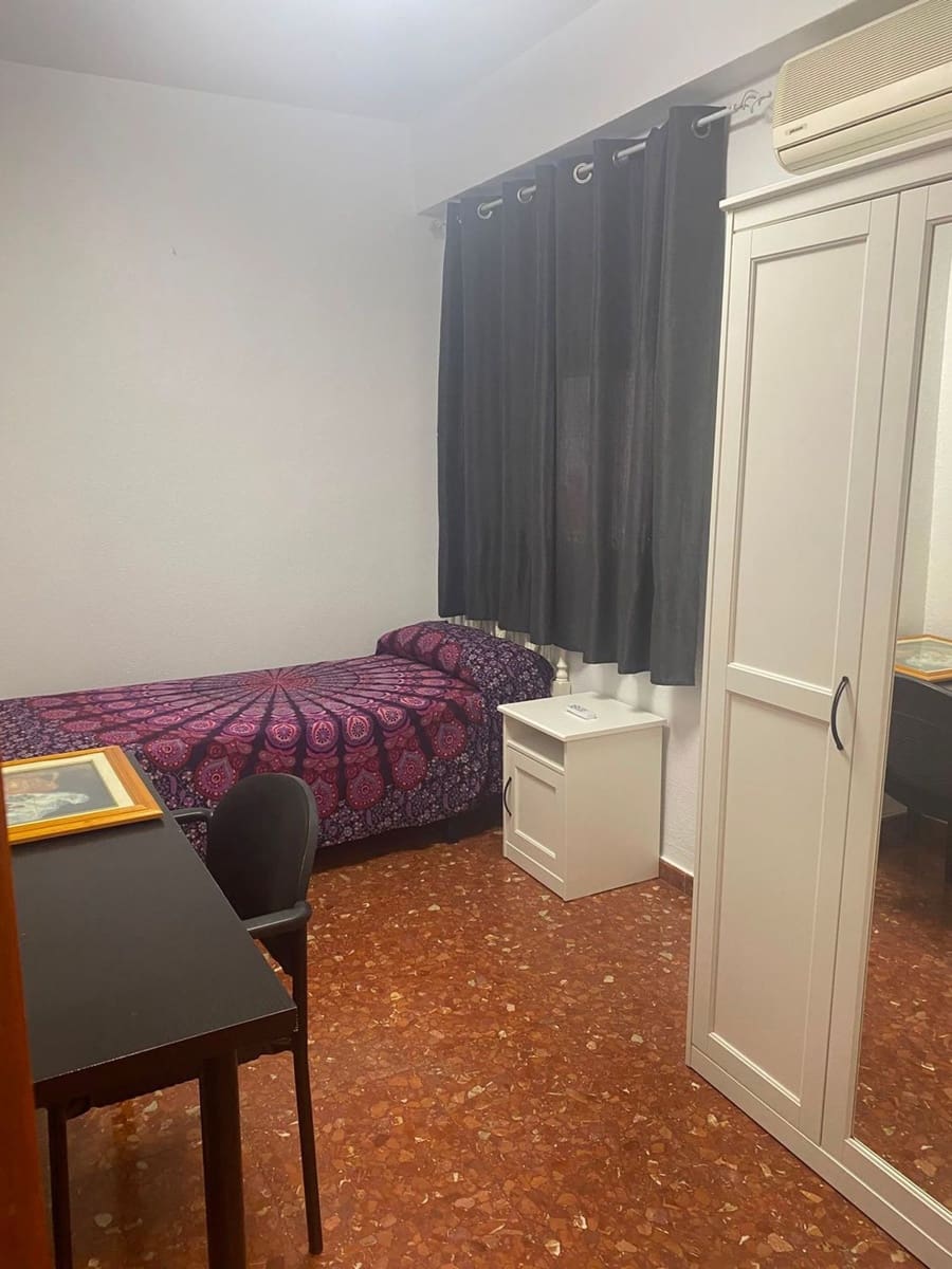 3 soverom Leilighet til leie i Malaga by med garasje - € 1 500 (Ref: 10059618)