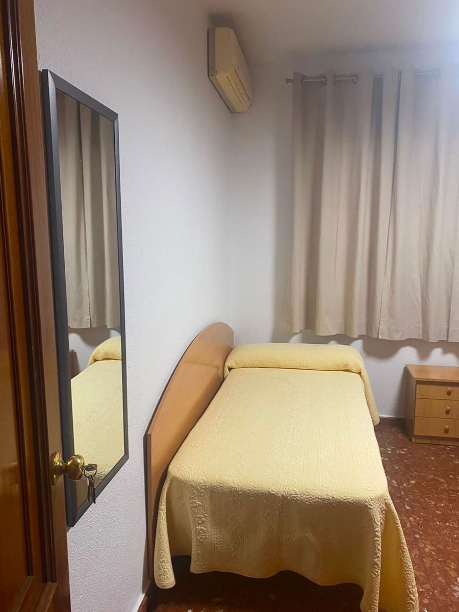 3 soverom Leilighet til leie i Malaga by med garasje - € 1 500 (Ref: 10059618)