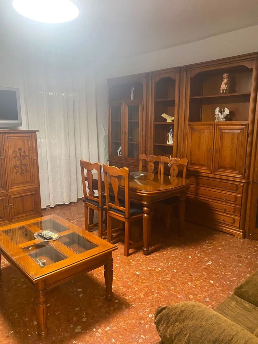 3 soverom Leilighet til leie i Malaga by med garasje - € 1 500 (Ref: 10059618)