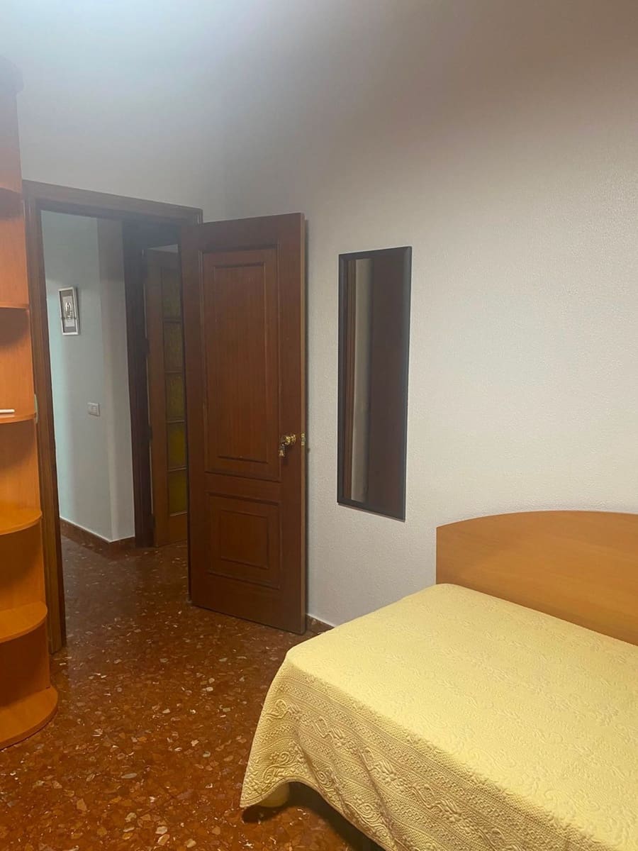 3 soverom Leilighet til leie i Malaga by med garasje - € 1 500 (Ref: 10059618)