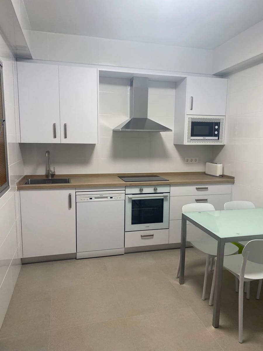 3 soverom Leilighet til leie i Malaga by med garasje - € 1 500 (Ref: 10059618)