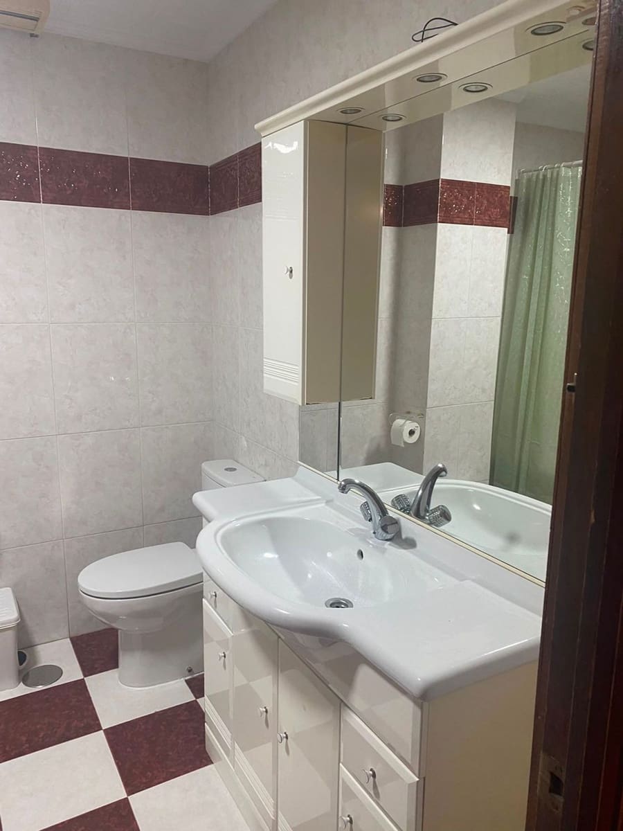 3 soverom Leilighet til leie i Malaga by med garasje - € 1 500 (Ref: 10059618)