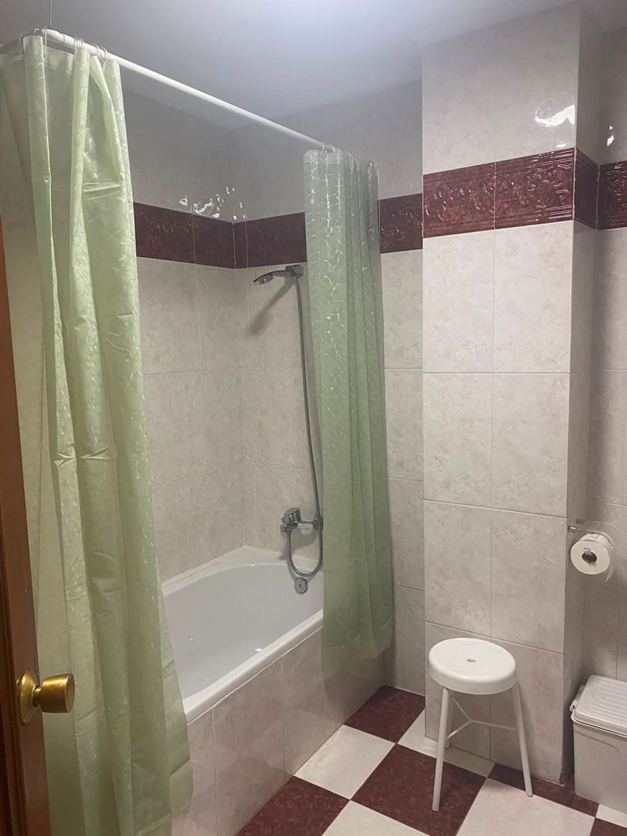 3 soverom Leilighet til leie i Malaga by med garasje - € 1 500 (Ref: 10059618)