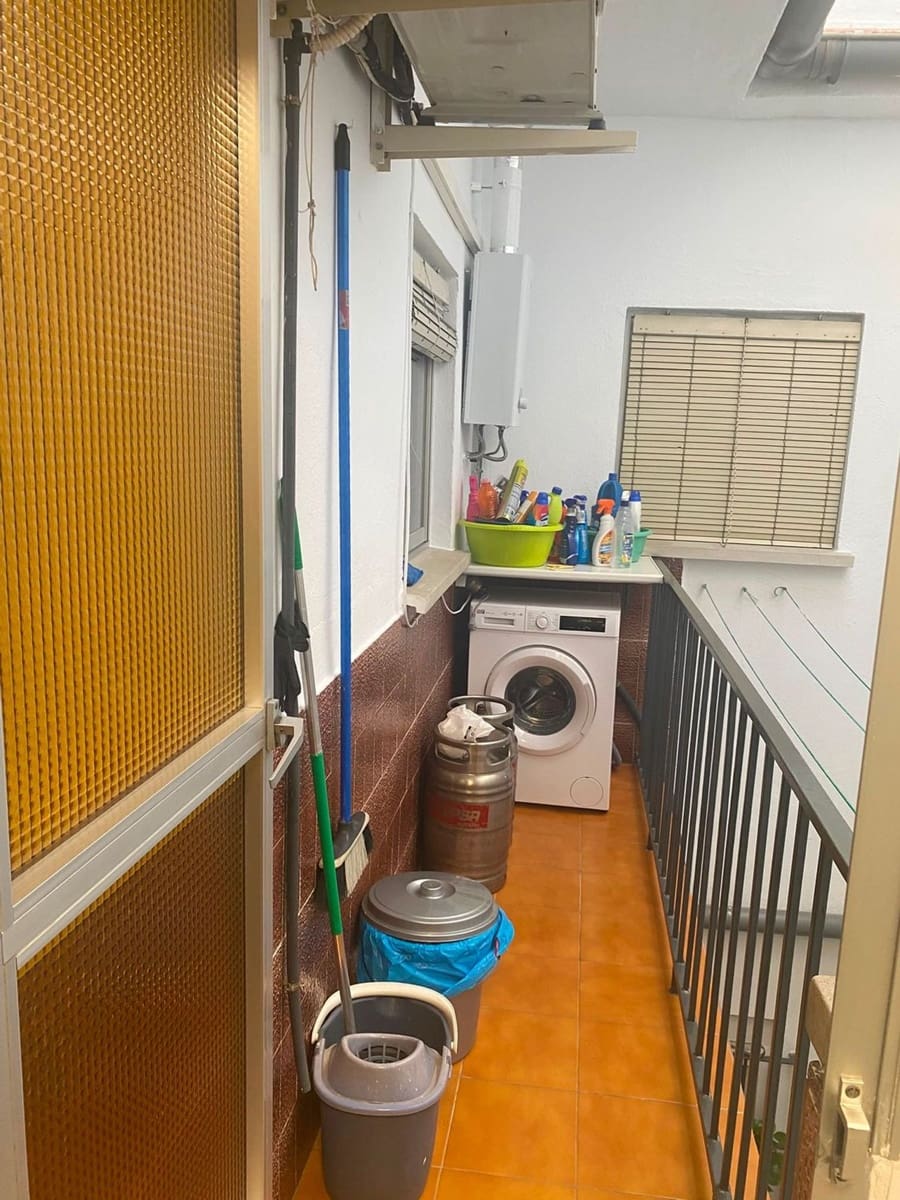 3 soverom Leilighet til leie i Malaga by med garasje - € 1 500 (Ref: 10059618)