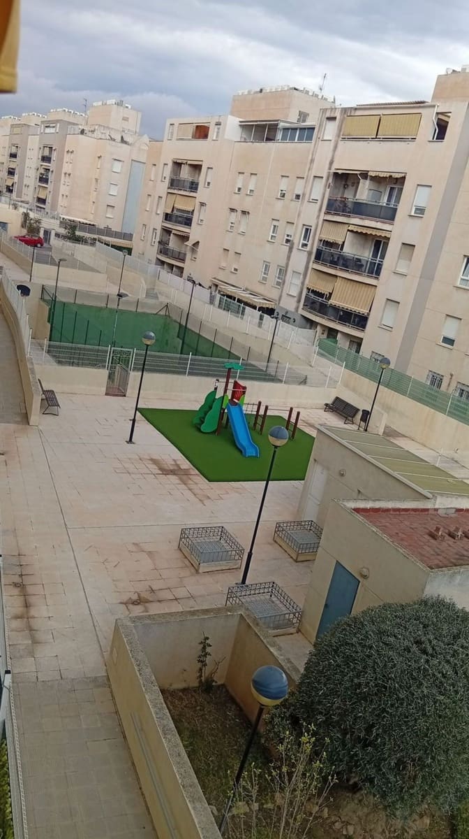 4 sypialnia Apartament na sprzedaż w Miasto Malaga z basenem garażem - 410 000 € (Ref: 10077404)