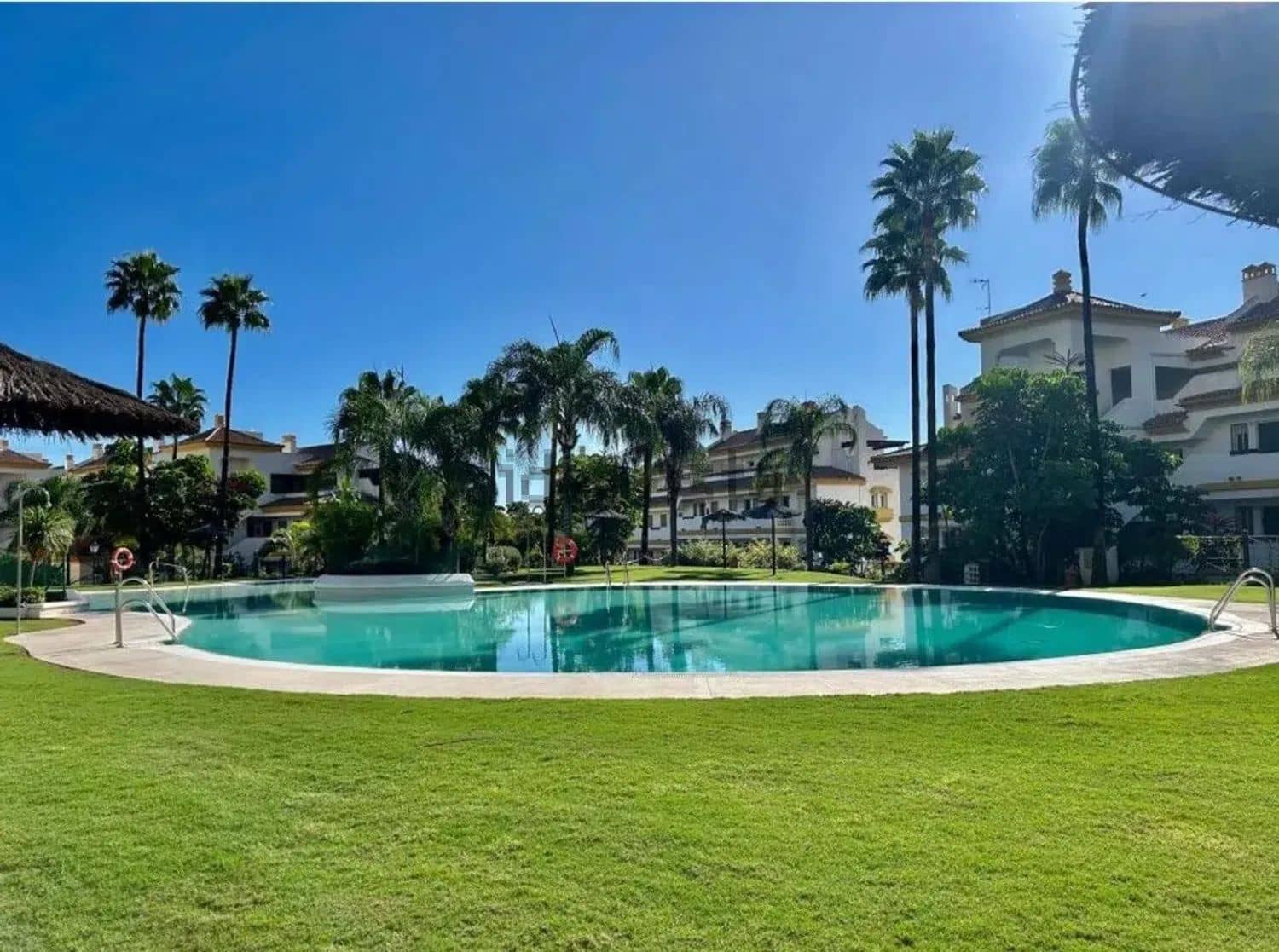2 soveværelse Lejlighed til salg i La Cala de Mijas med swimmingpool garage - € 350.000 (Ref: 10077406)