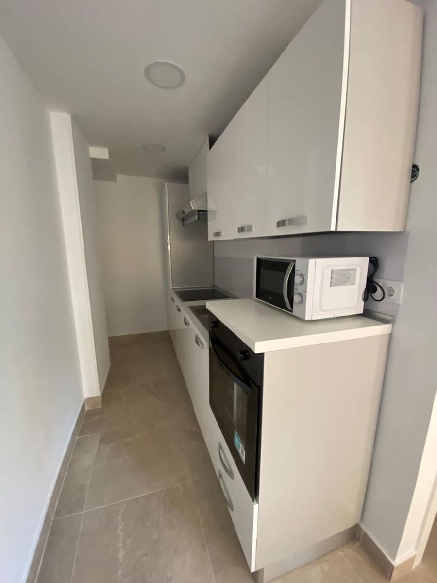 1 slaapkamer Appartement te huur in Malaga stad met garage - € 1.000 (Ref: 10097513)