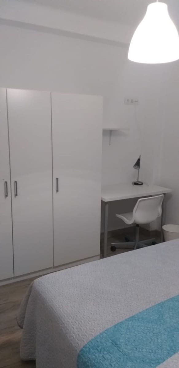3 Zimmer Apartment zu vermieten in Malaga Stadt mit Garage - 1.200 € (Ref: 10099489)