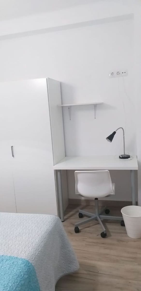 3 Zimmer Apartment zu vermieten in Malaga Stadt mit Garage - 1.200 € (Ref: 10099489)