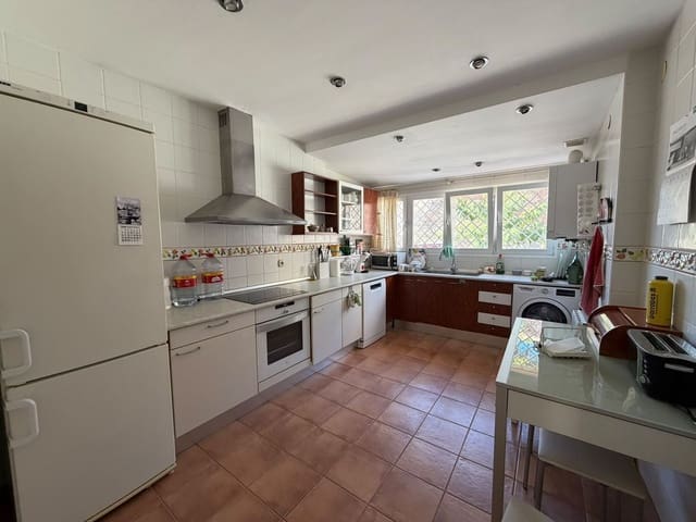 3 sypialnia Dom do wynajęcia w Cerrado de Calderon, Miasto Málaga z basenem garażem - 4 000 € (Ref: 10108704)