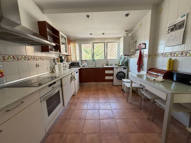 3 sypialnia Dom do wynajęcia w Cerrado de Calderon, Miasto Málaga z basenem garażem - 4 000 € (Ref: 10108704)