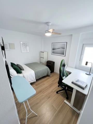 3 bedroom Apartment for sale in Victoria Eugenia, Málaga city with garage - € 300,000 (Ref: 10121125)