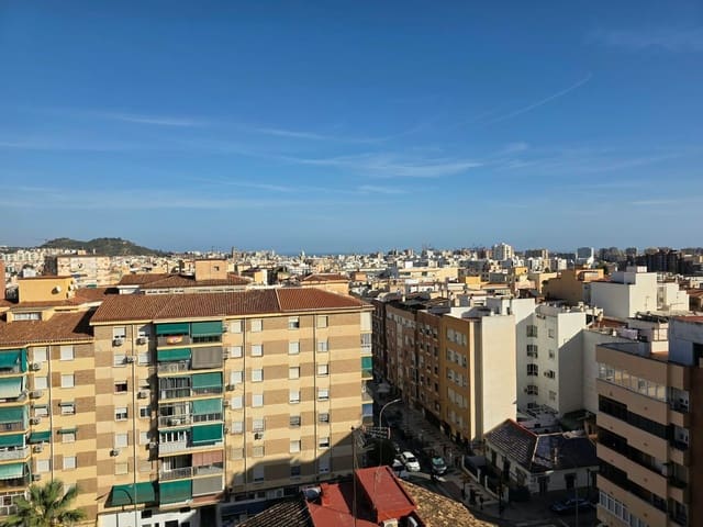 3 bedroom Apartment for sale in Victoria Eugenia, Málaga city with garage - € 300,000 (Ref: 10121125)