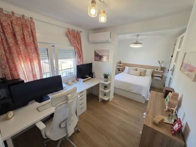3 bedroom Apartment for sale in Victoria Eugenia, Málaga city with garage - € 300,000 (Ref: 10121125)