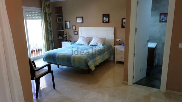 5 makuuhuone Omakotitalo myytävänä paikassa Torre del Mar, Vélez-Málaga mukana uima-altaan 
autotalli - 550 000 € (Ref: 10141544)