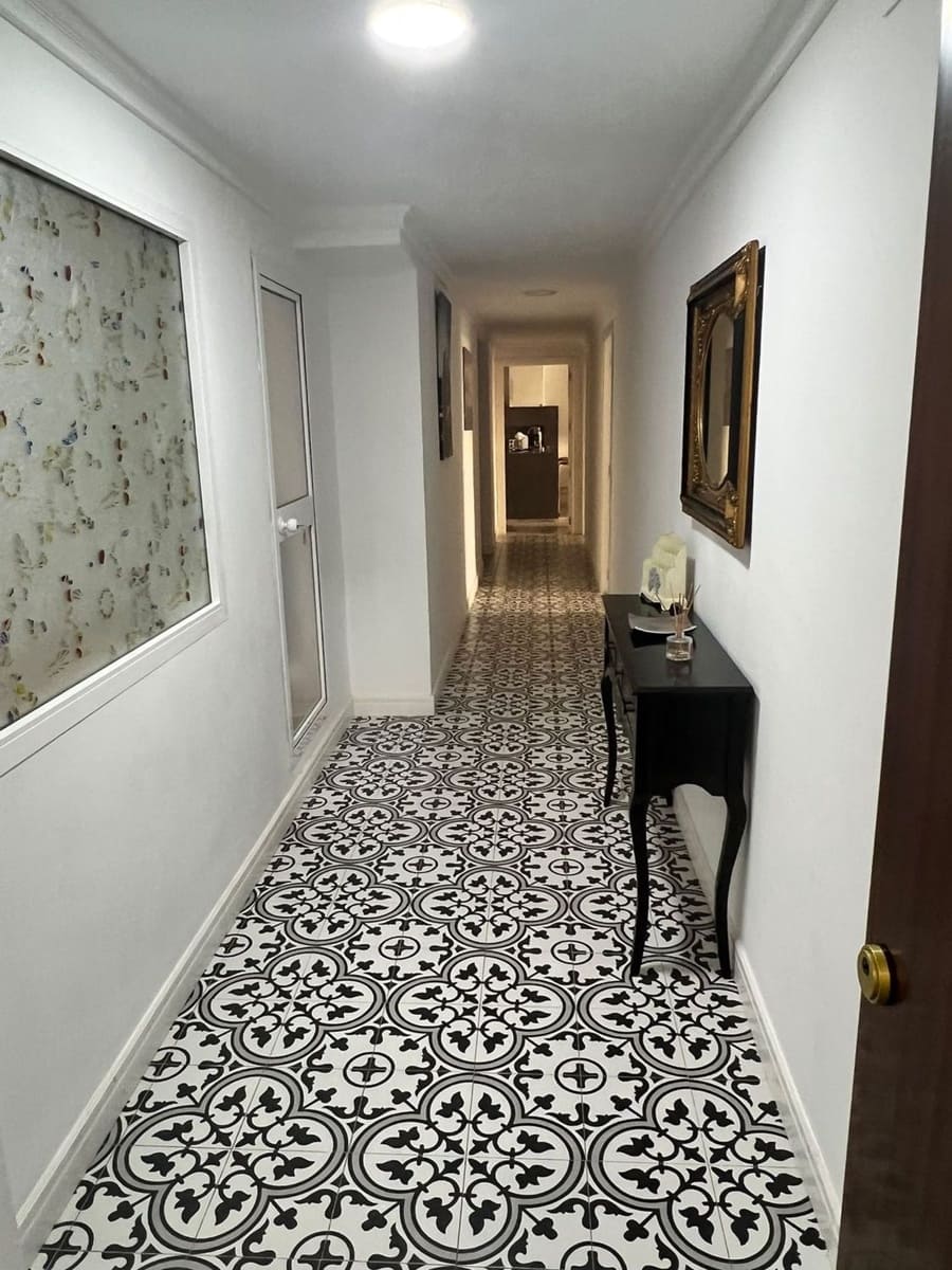 2 slaapkamer Appartement te huur in Malaga stad met garage - € 1.300 (Ref: 10173174)