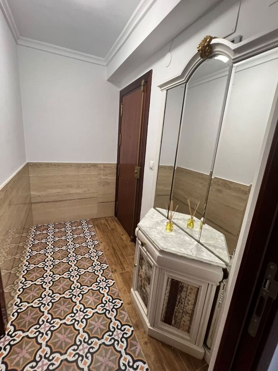 2 slaapkamer Appartement te huur in Malaga stad met garage - € 1.300 (Ref: 10173174)