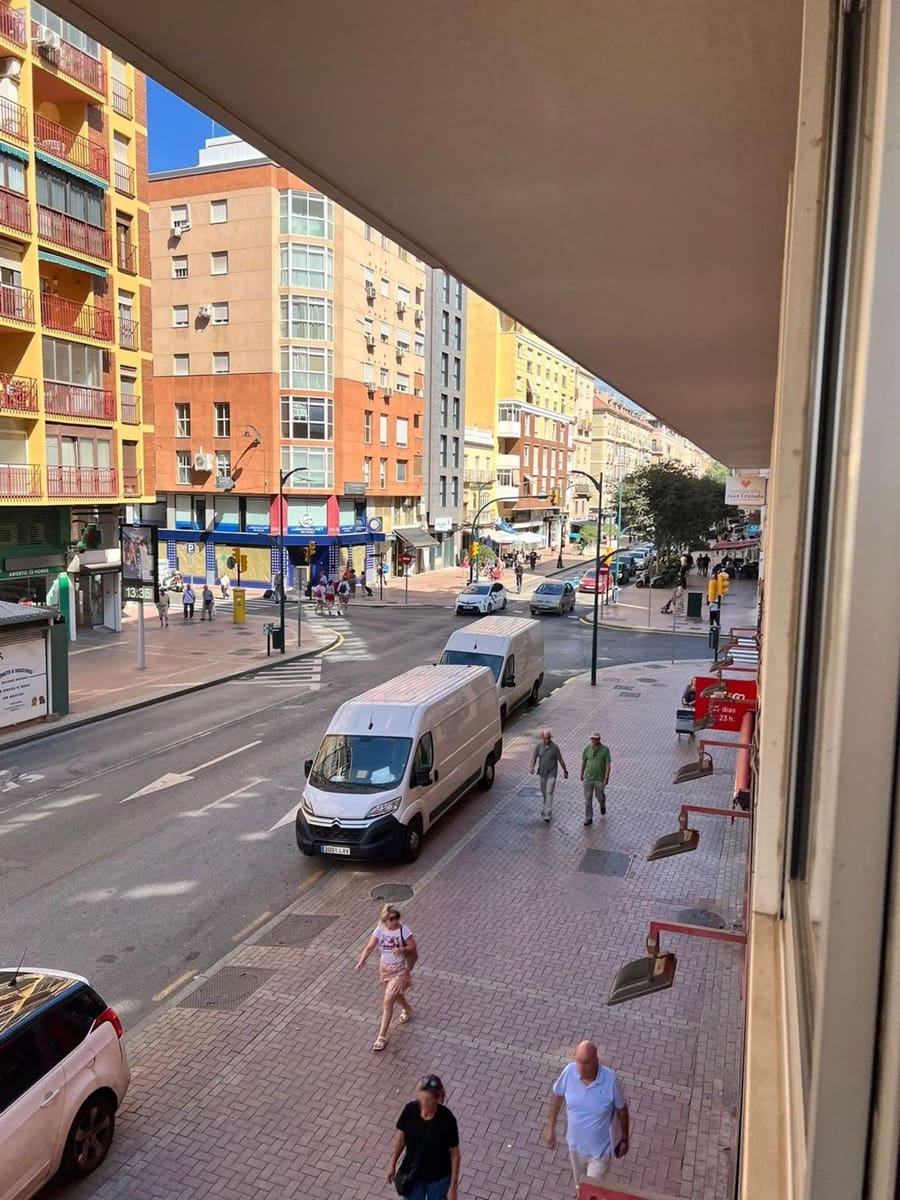 2 slaapkamer Appartement te huur in Malaga stad met garage - € 1.300 (Ref: 10173174)
