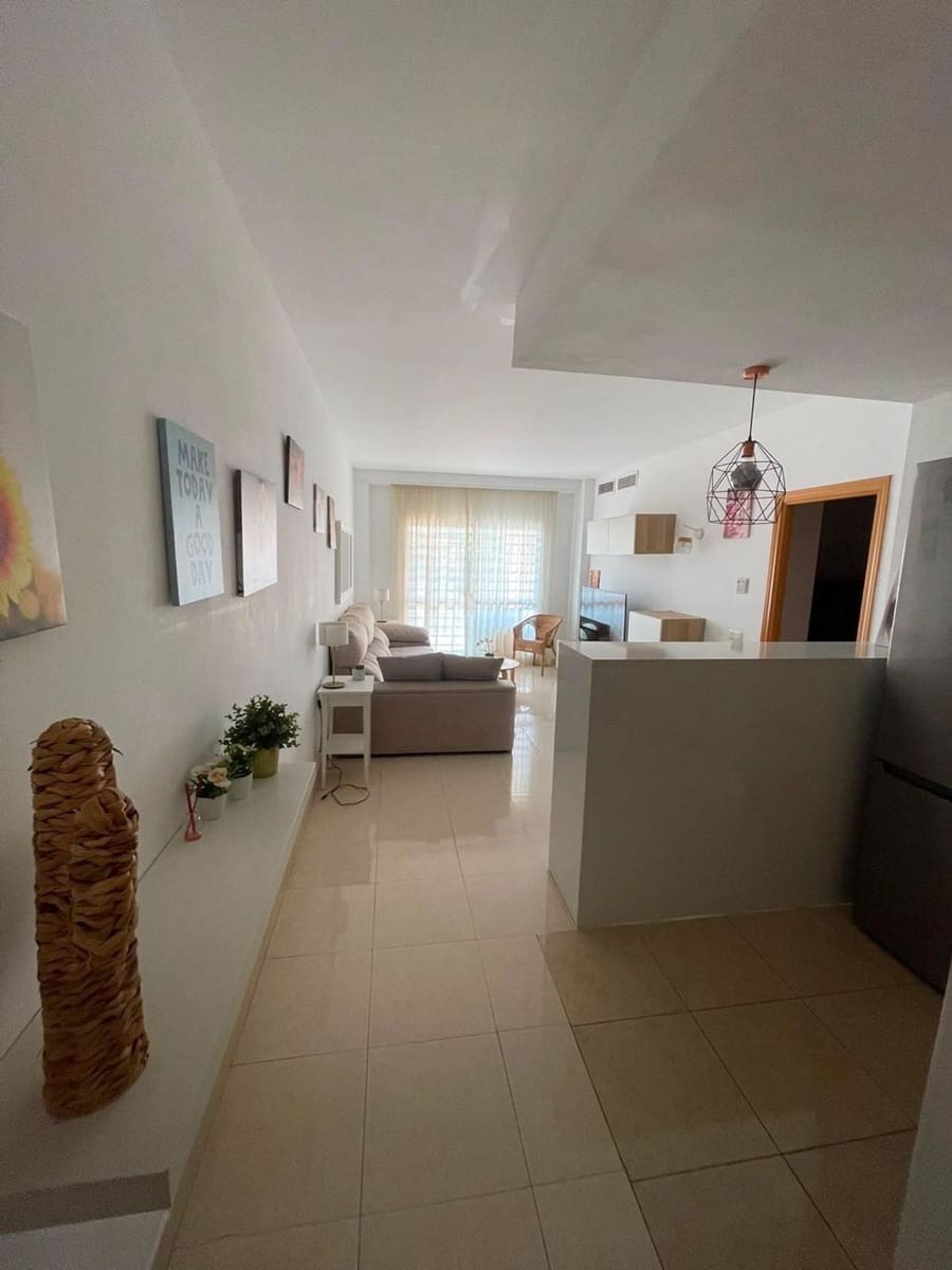 1 slaapkamer Appartement te koop in Torre de Benagalbon met zwembad garage - € 240.000 (Ref: 10176146)